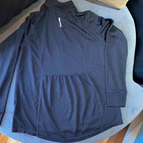 Xersion Slim Fit black high low top. - Picture 4 of 6